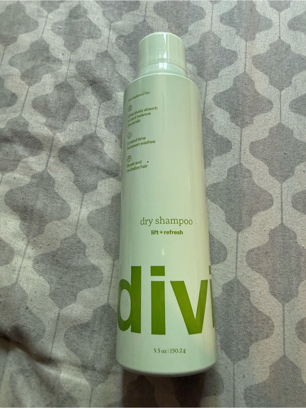 divi dry shampoo lift + refresh — light green